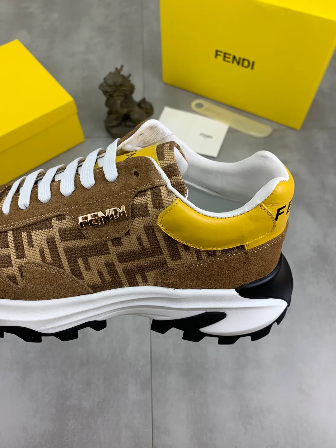​Men's shoes 💰P440 💰【New】Little monster 🆘 New FENDI 🕶️🕶️Simple routing effect, showing an elegant and cool driving shoe 🎬Using imported calfskin + first-layer pigskin lining🐂Excellent material🎬Detailed workmanship 🤗Comfortable foot feel➰➰. ​Pair it with any outfit to show your taste and temperament, low-key luxury ♻️Design ​simple and elegant ​noble and fashionable 🍃​Very loved and favored by trendy men 💓❤️Size: 38-44 (45 customized) 3️⃣ colors available